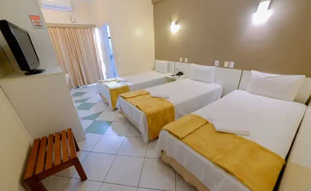 Apartamento triplo com televisão